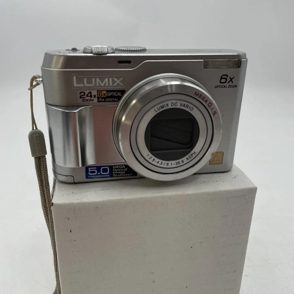Panasonic LUMIX DMC-LZ2 5.0MP Digital Camera 24X Zoom+Battery